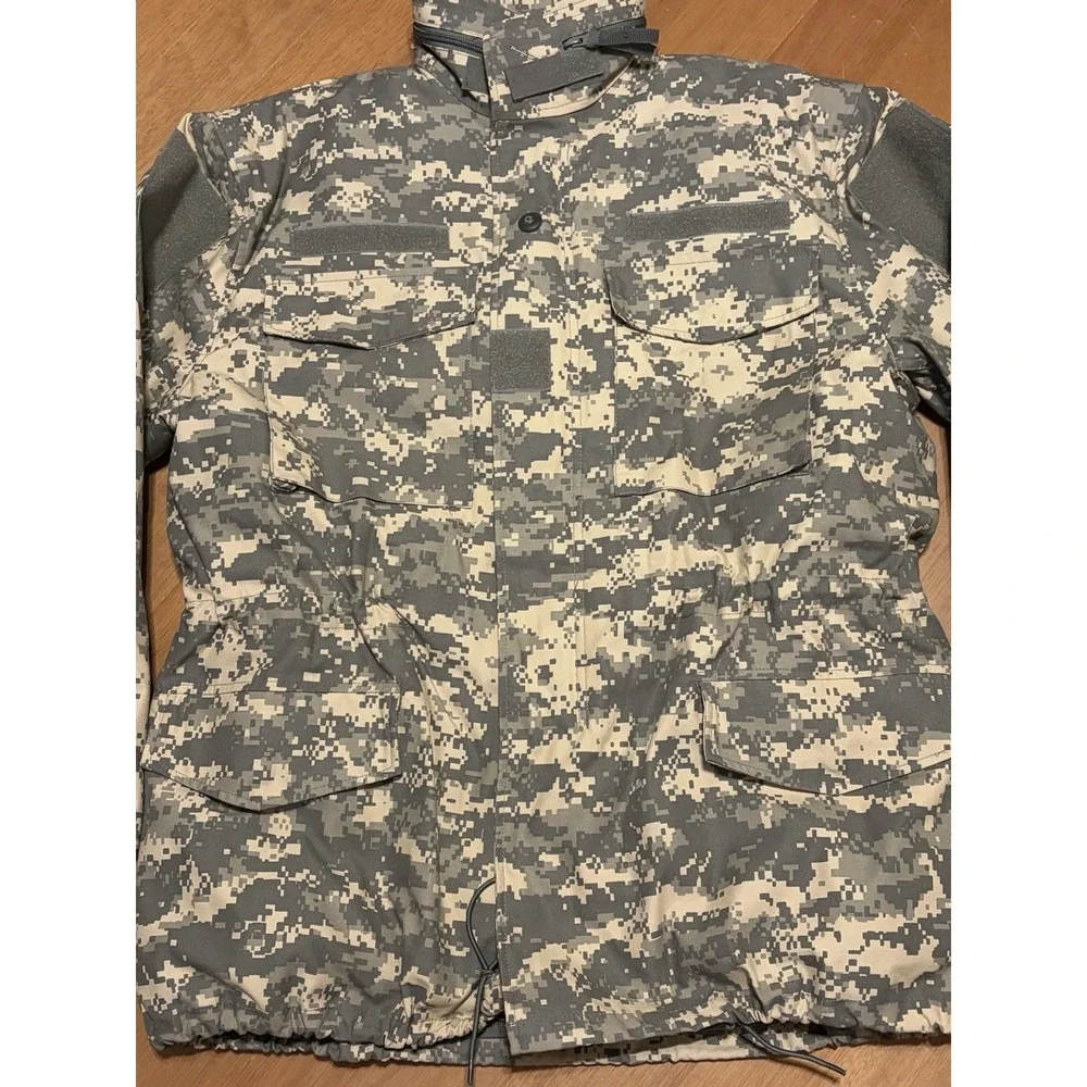 US Military M-65 Rothco Cold Weather Universal Digital Camo Field Coat Jacket M